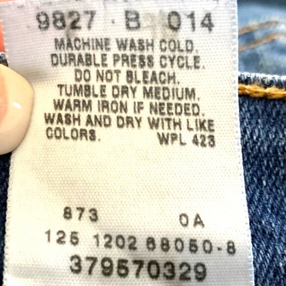 Levi's Classic 90s Mom High Rise High Waist Blue Jean Denim Shorts Red Tab JR 5 - Picture 8 of 8